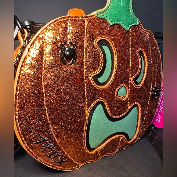 Betsey Johnson glow in the dark XOPump bag 🎃 - Picture 4 of 10